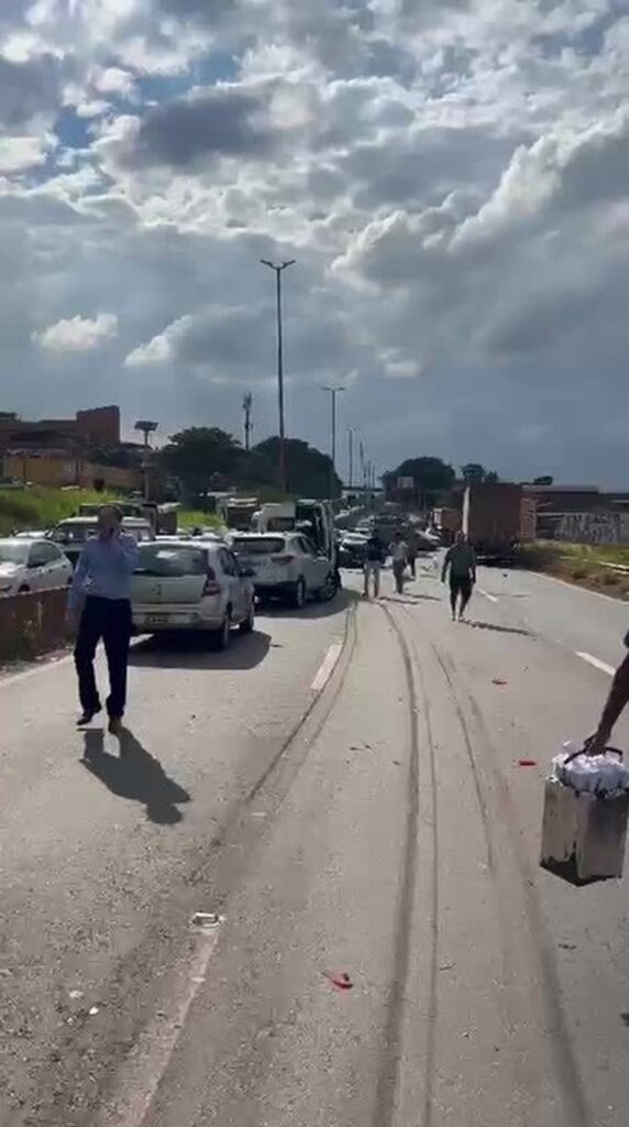Acidente com vários veículos no Anel Rodoviário de BH