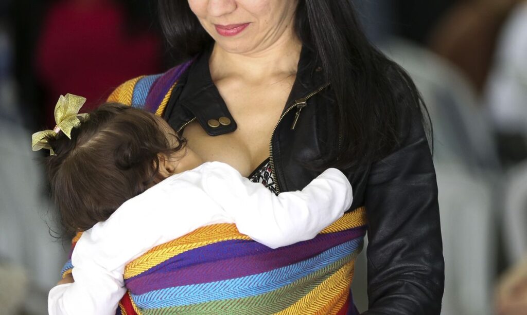 180 dias para bolsistas mães e por 30 dias para pais. Em casos de adoção ou guar