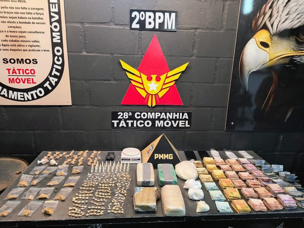 despenca após estrutura ceder e acaba preso em Juiz de Fora Polícia Militar/Divulgação