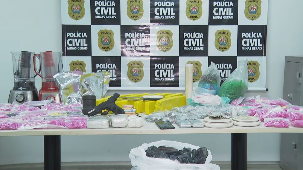 tráfico de drogas, nesta quarta-feira (13). A prisão foi durante uma operação da