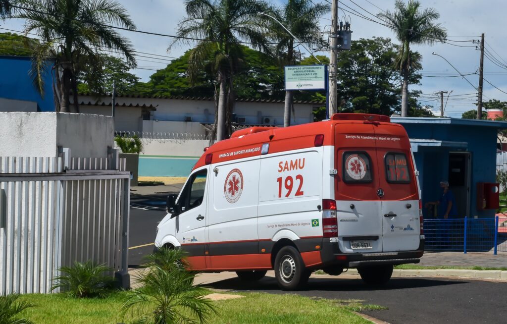 uma equipe do Serviço de Atendimento Móvel de Urgência (Samu) apresentando quadr