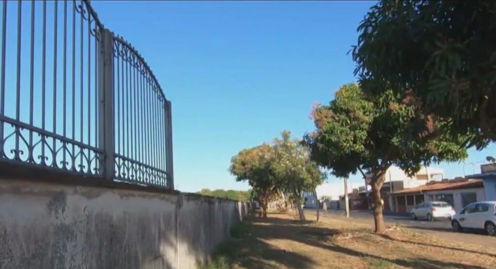 Cemitério Campo do Bom Pastor em Uberlândia Reprodução/TV Integra