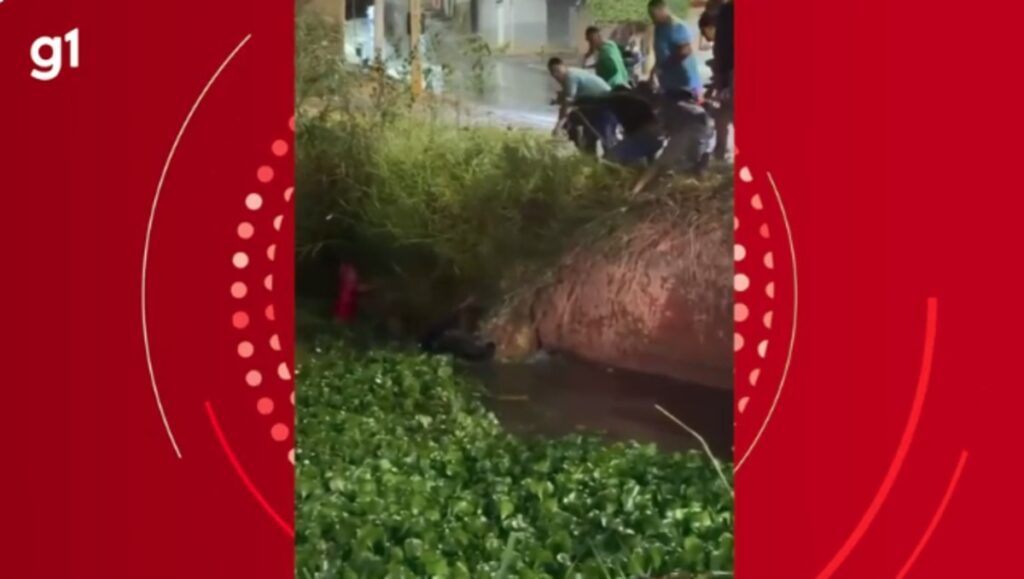 al Um casal que seguia de motocicleta pelo bairro Esplanada caiu na Lagoa do Int