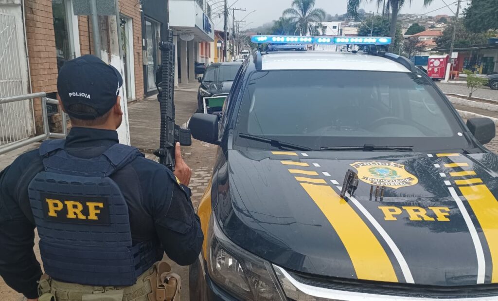 ação recebeu informações de que criminosos haviam invadido a residência da vítim