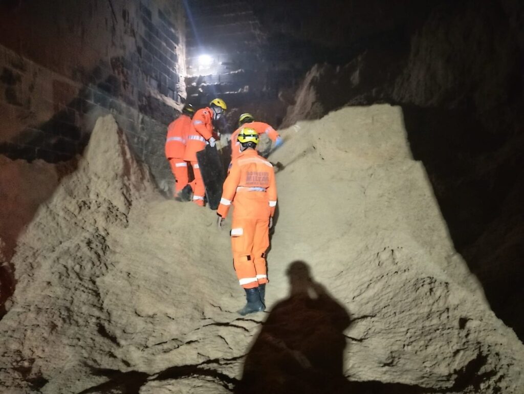 Homem morre ao cair dentro de silo de serragem em fábrica de tijolos da Grande BH CBMMG/Divulgação