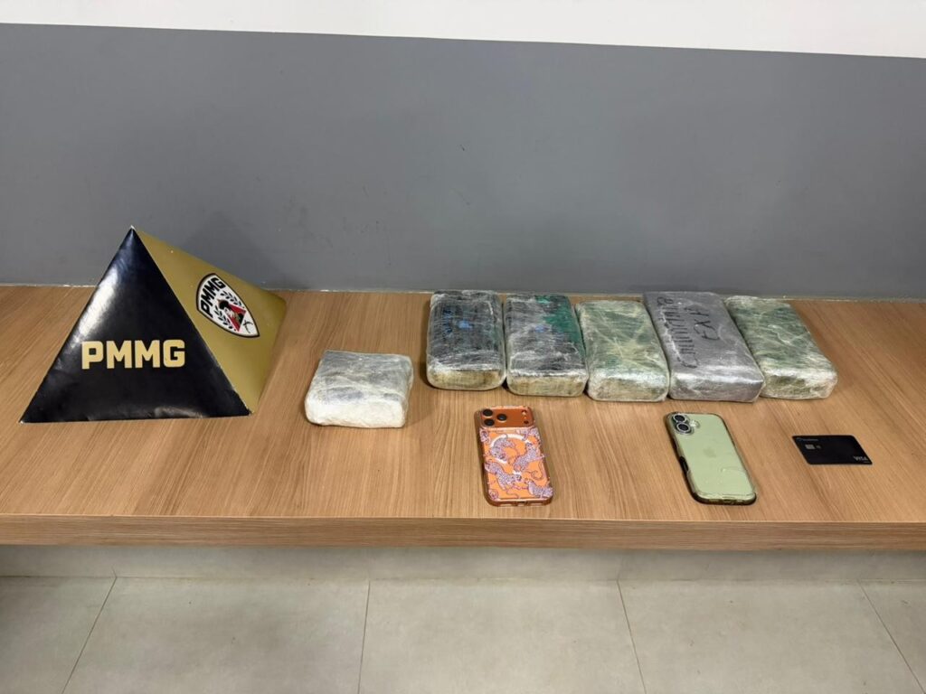tráfico de drogas após se envolver em um acidente na BR-262, em Manhuaçu, nessa