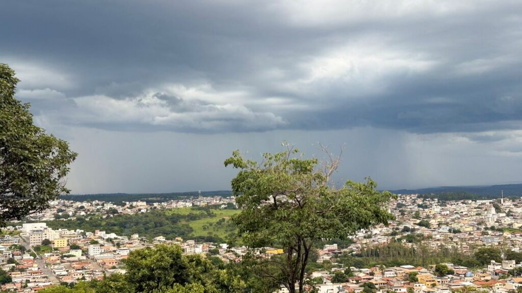 isso, os níveis de umidade elevados vão impedir o ar seco típico do inverno no C