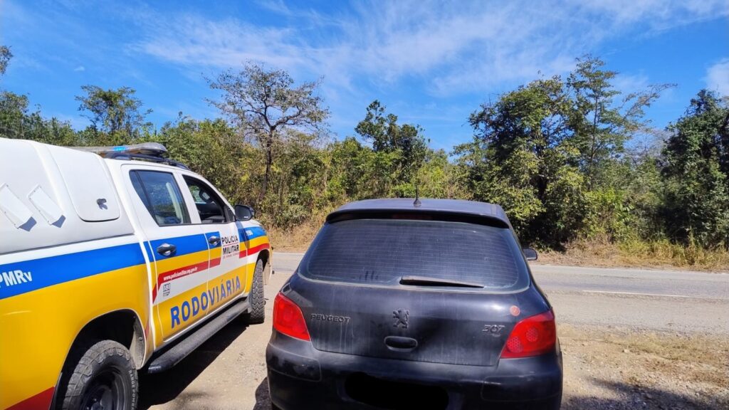 Carro com placas clonadas apreendido em Nova Serrana PMRv/Divulgação