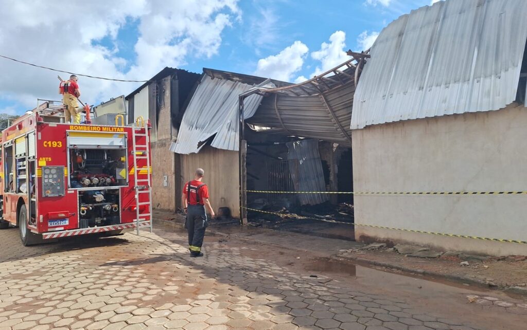 ções atingiu duas empresas do ramo de artesanato no bairro São Cristóvão, em Bae