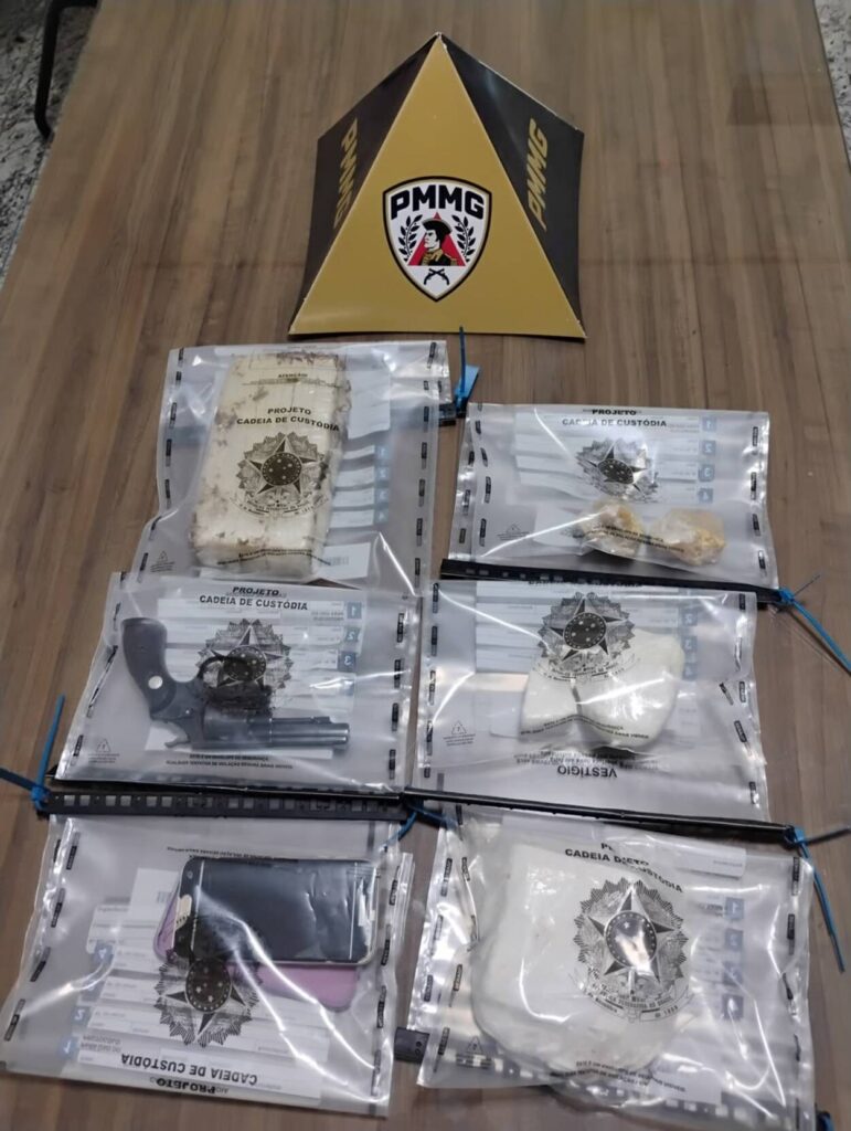tráfico de drogas. Apesar de a mulher dizer que levava somente uma bolsa de mão