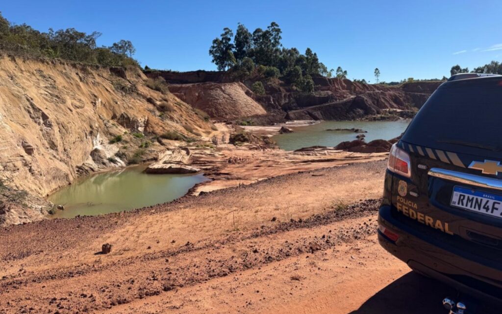 decisão da 1ª Vara Federal Criminal de Uberaba. Em caso de descumprimento, foi f