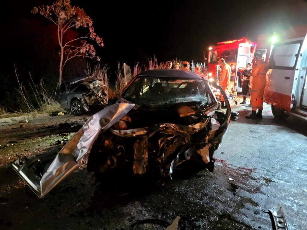 Br-251 em Francisco Sá: colisão frontal mata dois motoristas e fere três, incluindo criança
