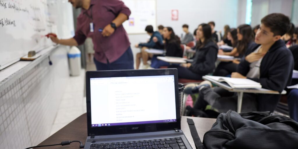 Estudantes do Fies devem enviar dados complementares até segunda-feira