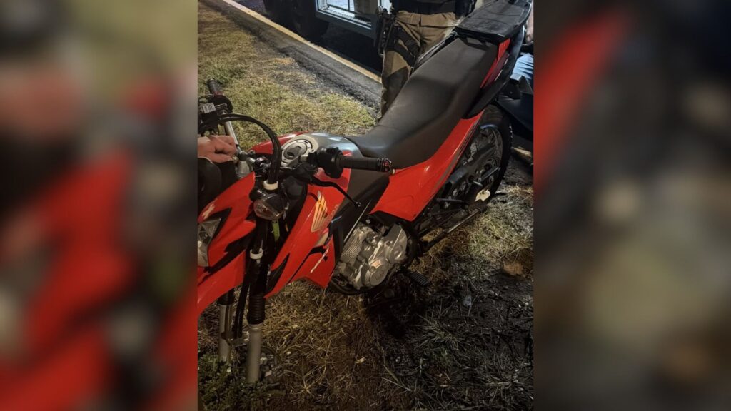 Flagrante em Minas Gerais: motorista de ônibus preso com moto furtada e documentos falsos