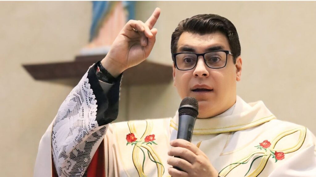 Padre Chrystian Shankar voltou a falar sobre o caso que levou noiva a reconsiderar casamento Redes Sociais/Reprodução