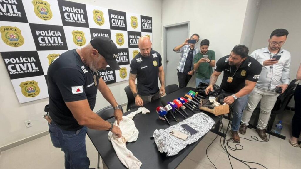 um parente das vítimas para realizar um serviço de limpeza. Segundo a Polícia Ci