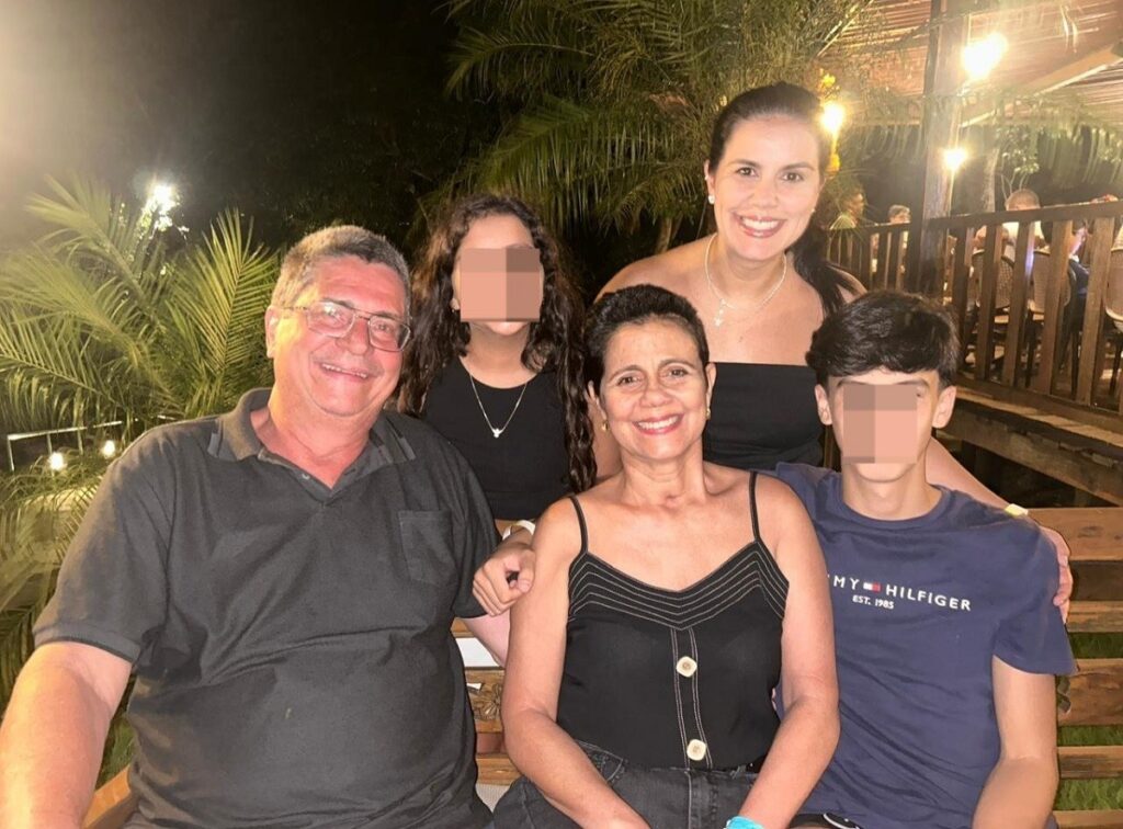 familia.jpg" />