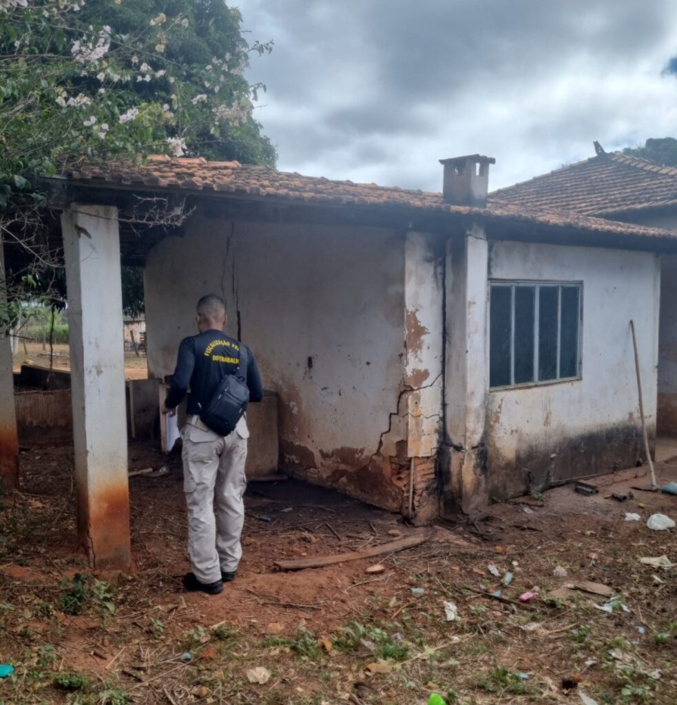 fiscais do Ministério do Trabalho e Emprego (MTE) em Mirabela. A ação contou com