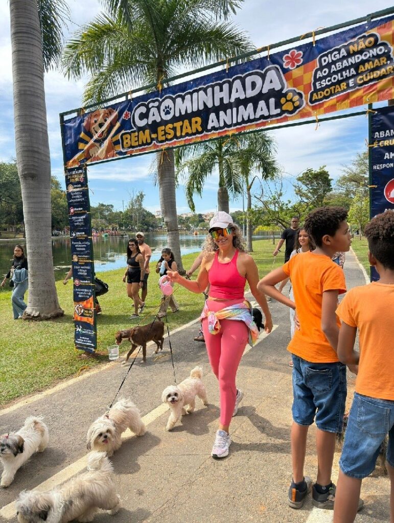 tância do respeito e dos cuidados com os animais. A programação contou com “Cãom