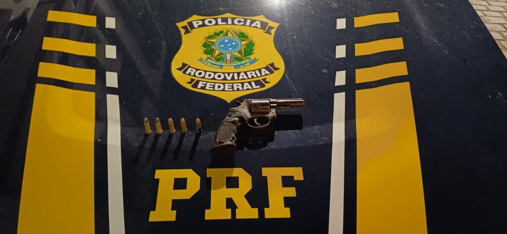 ação, equipes da PRF faziam rondas de combate ao crime quando identificaram o ve