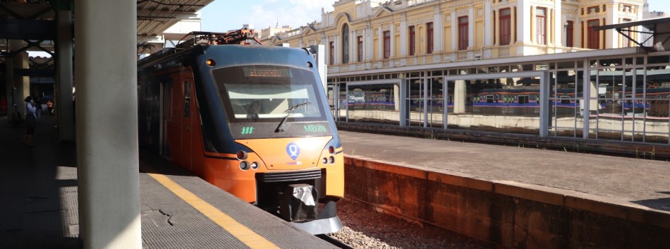 isso, os passageiros deverão conferir o sentido da composição antes de embarcar