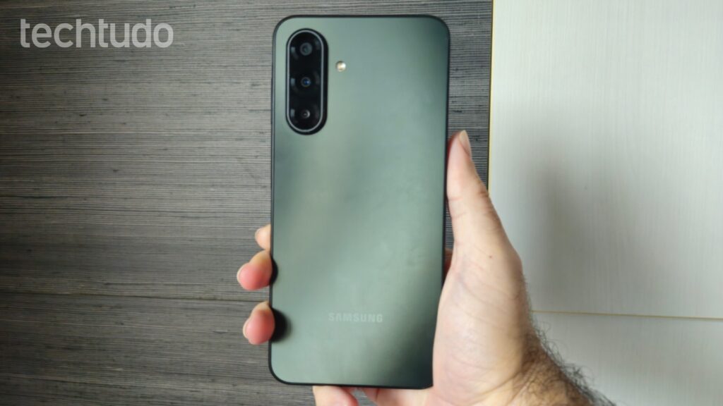 Samsung Galaxy A17 é um dos modelos com bom preço e especificações balanceadas; conheça 5 outros — Foto: Filipe Salles/TechTudo
