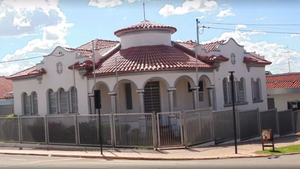 tunidades contemplam candidatos alfabetizados, com ensino médio e ensino superio