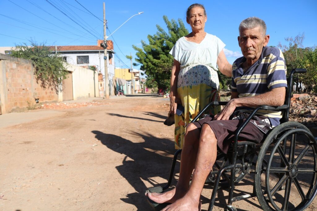 acessibilidade”, celebrou França. A aposentada Maria Angelina e seu marido, Gera