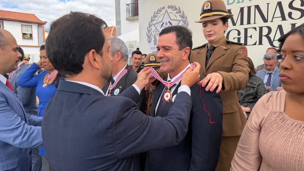 Homenagem TV Integração medalha Dia de Minas Rogério Nery Mariana TV Integração/Reprodução