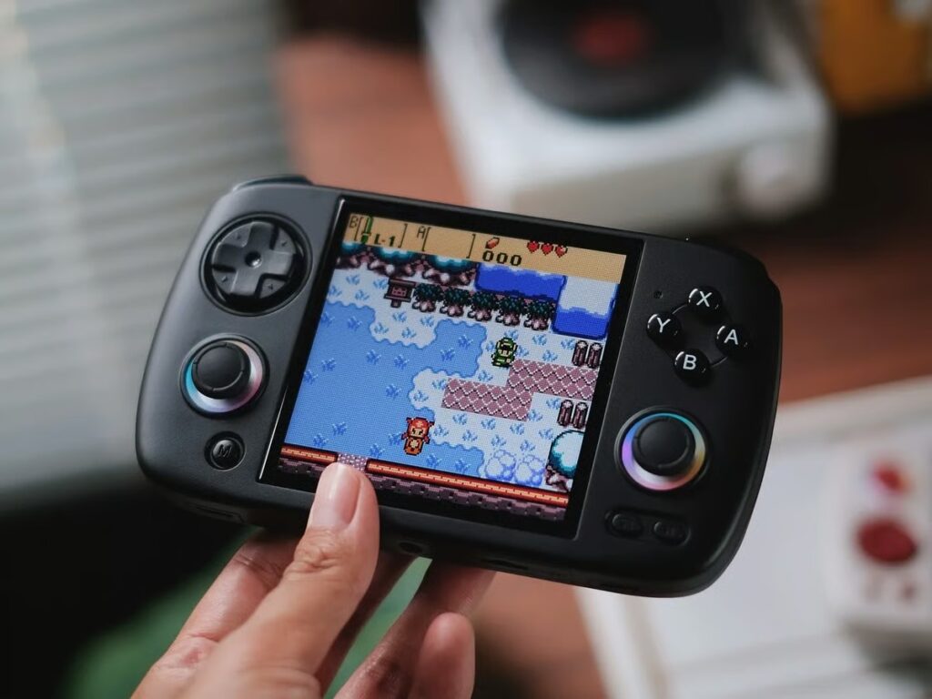 Videogames portáteis chineses: conheça cinco modelos para emulação em 2026