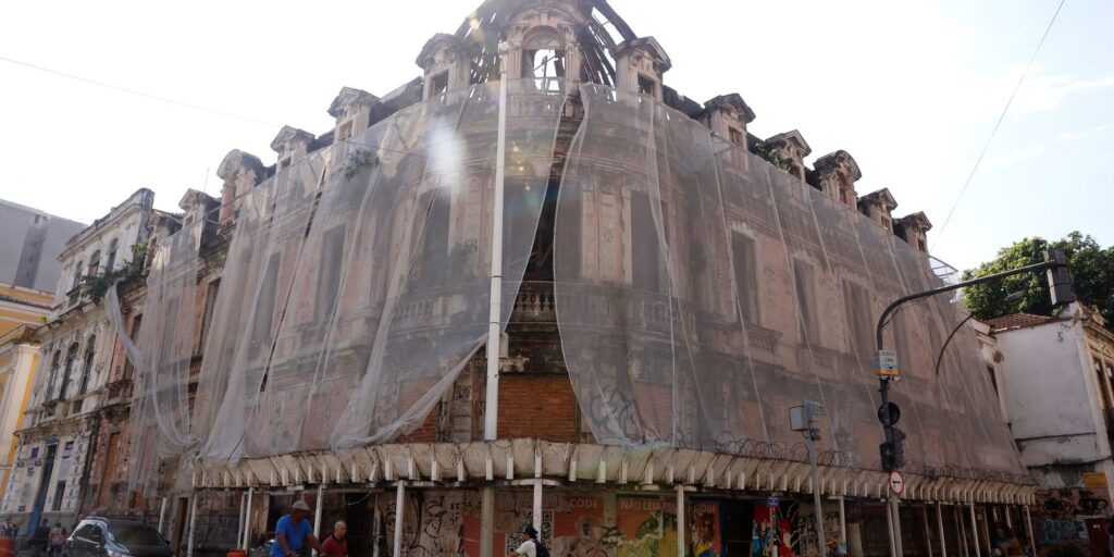 Abandono do Palacete Imperial no Rio de Janeiro gera preocupação e debate