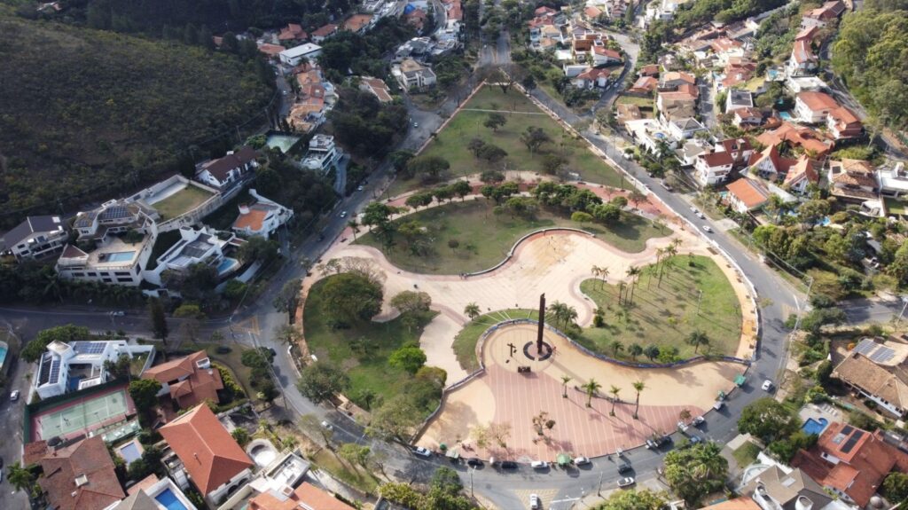 Belo Horizonte celebra reabertura da Praça do Papa após revitalização de R$ 12 milhões