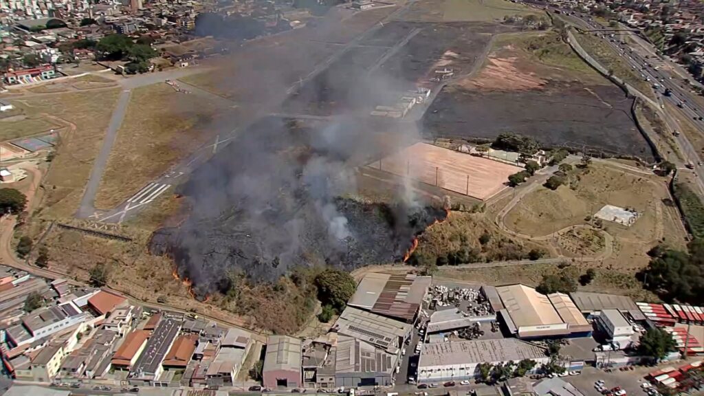 Belo Horizonte sob alerta de seca: umidade do ar a 15% e 142 incêndios em 24h