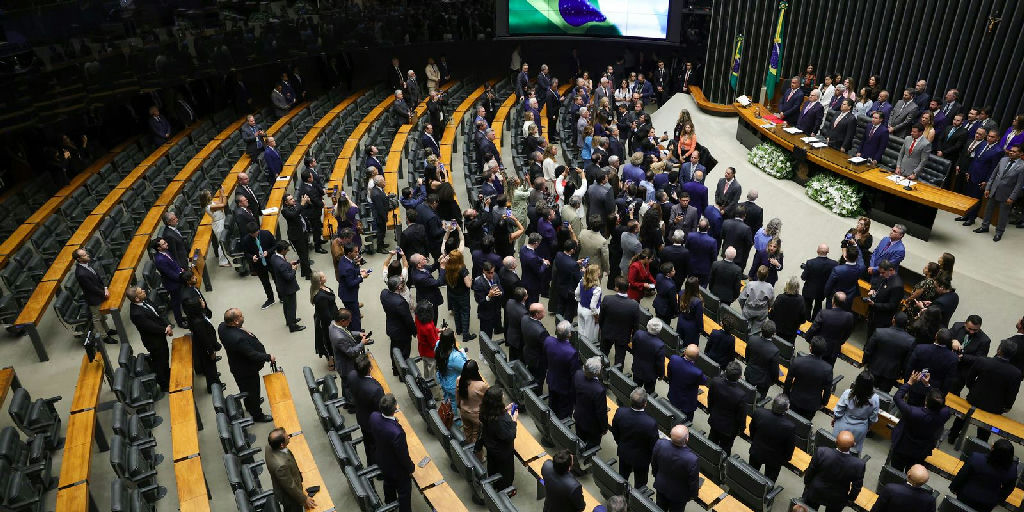 Câmara dos Deputados define futuro da 'taxa das blusinhas' em votação crucial