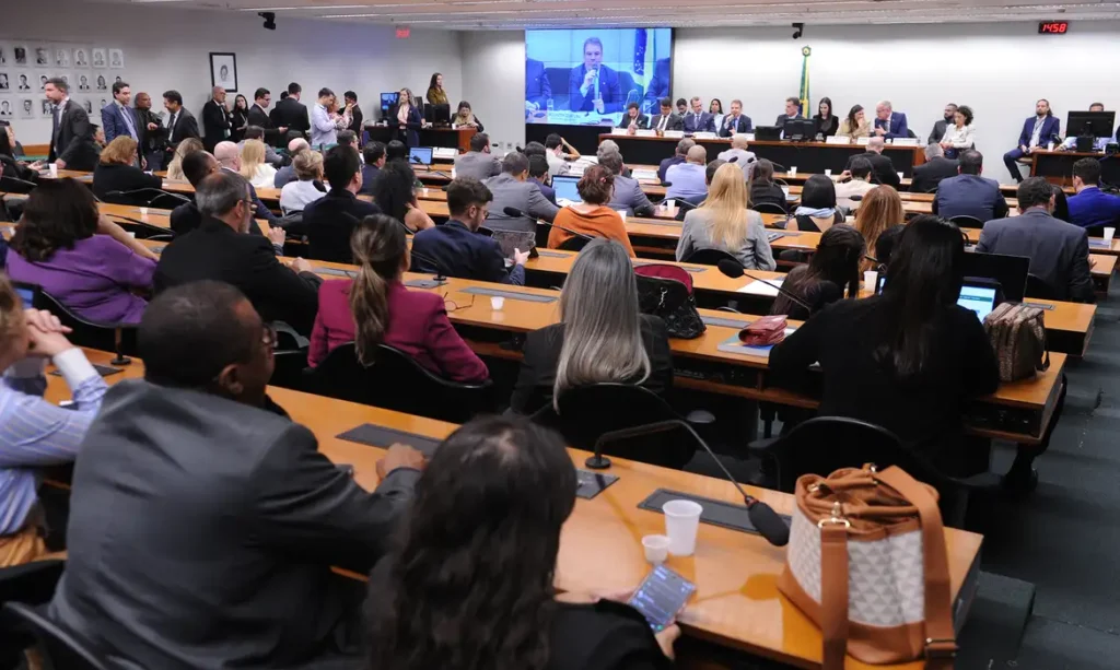 Câmara dos Deputados inicia debate sobre redução da maioridade penal para 16 anos