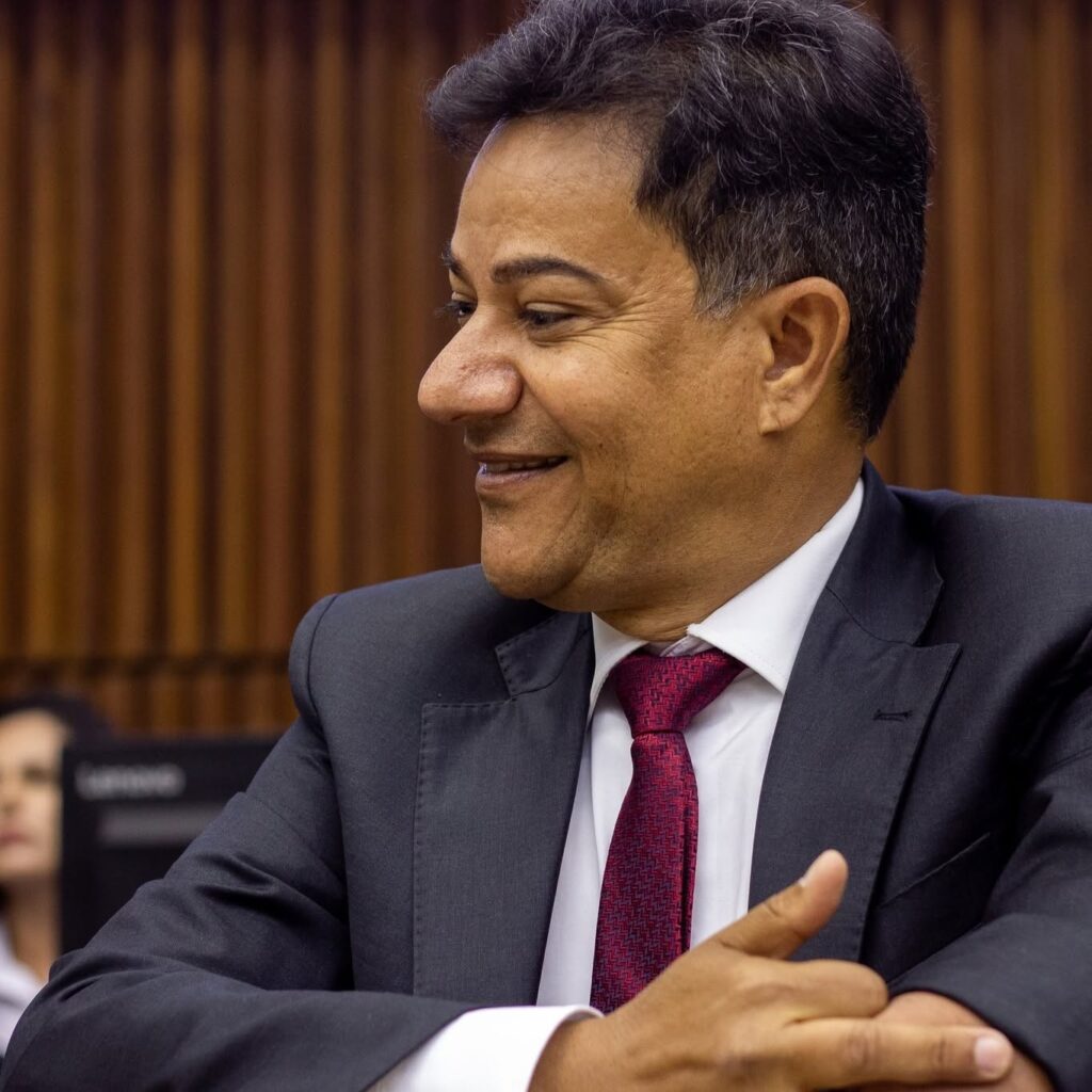 Candidato Carlin Moura ao Senado informa R$ 50 mil em bens à Justiça Eleitoral