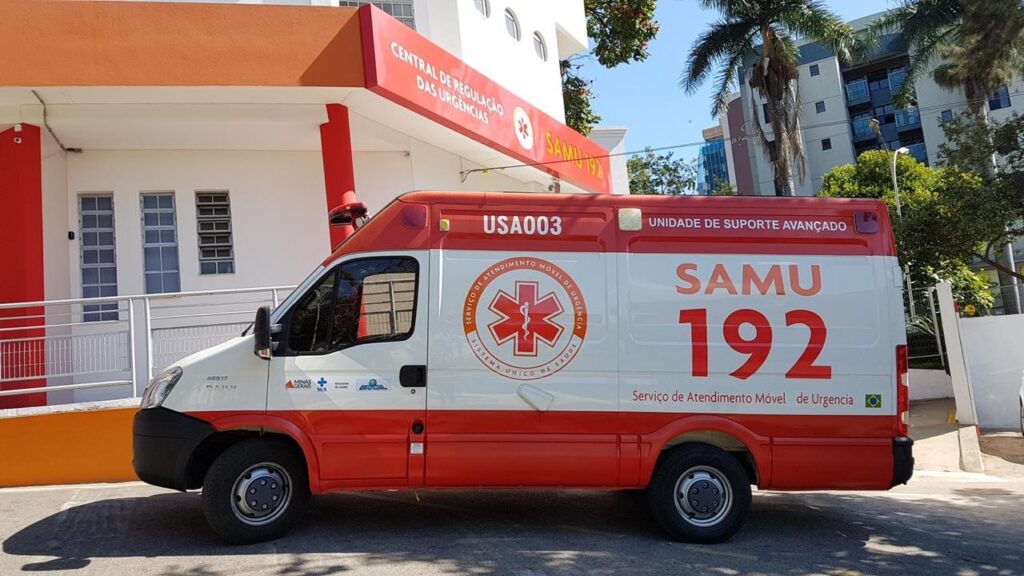 Cerol derruba cabo elétrico e fere gravemente idosa de 79 anos em Divinópolis