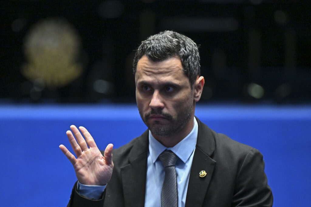 Cleitinho Azevedo confirma candidatura ao governo de Minas após série de reviravoltas no Republicanos