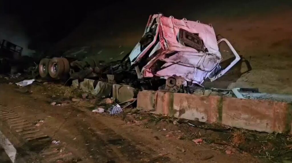 Colisão fatal entre carretas na Fernão Dias causa duas mortes em Brumadinho