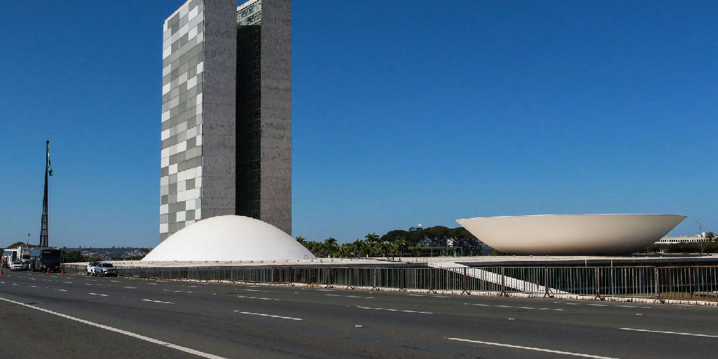 Congresso Nacional adia votação crucial sobre a MP das blusinhas para terça