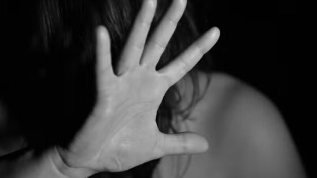 Denúncia anônima leva à descoberta de suposto abuso de pai contra filha em Arcos
