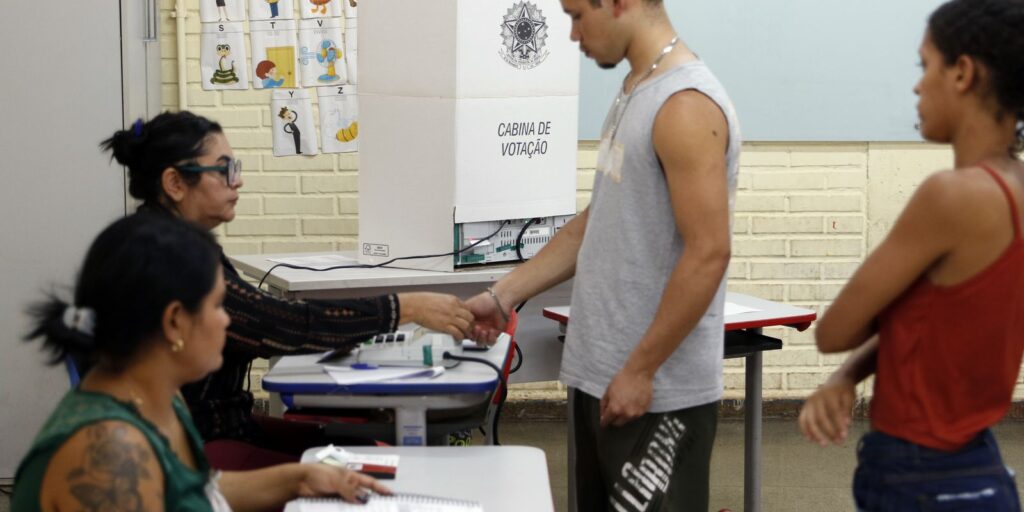 Eleitorado jovem encolhe 22% em 16 anos e muda o mapa político brasileiro