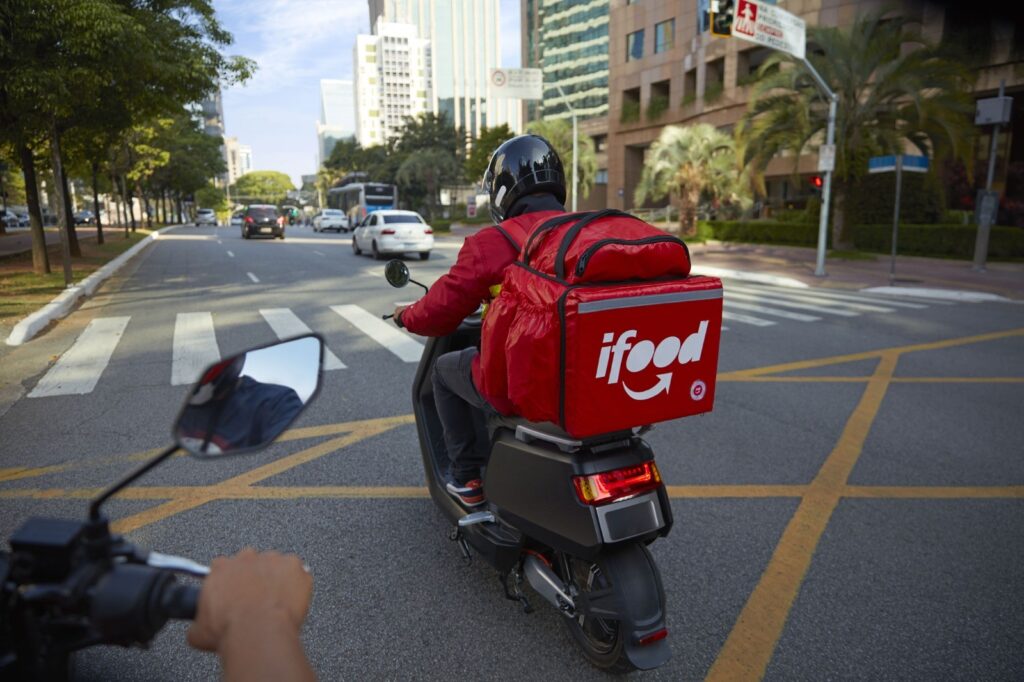 Ifood e Caixa firmam parceria para desburocratizar crédito a entregadores