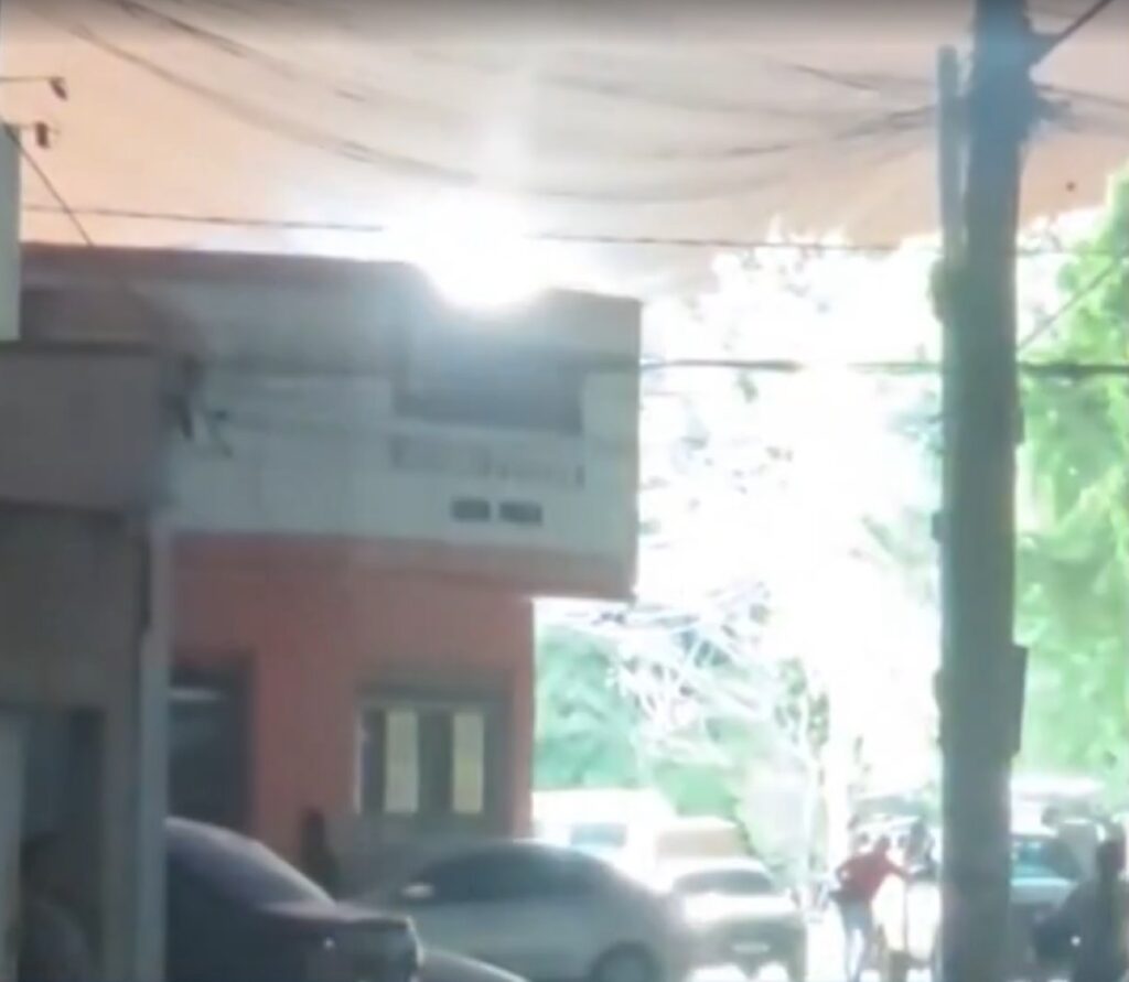 Incêndio causado por arco elétrico interrompe fornecimento de luz para 800 casas em Uberlândia