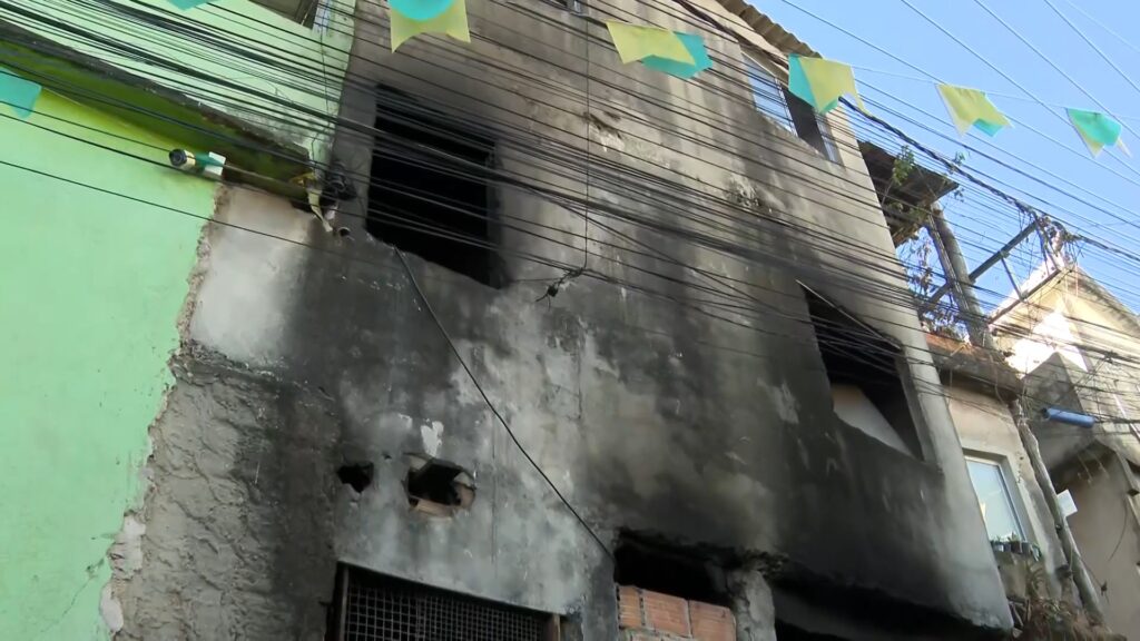 Incêndio em Belo Horizonte fere crianças e mobiliza equipes de resgate no bairro Serra
