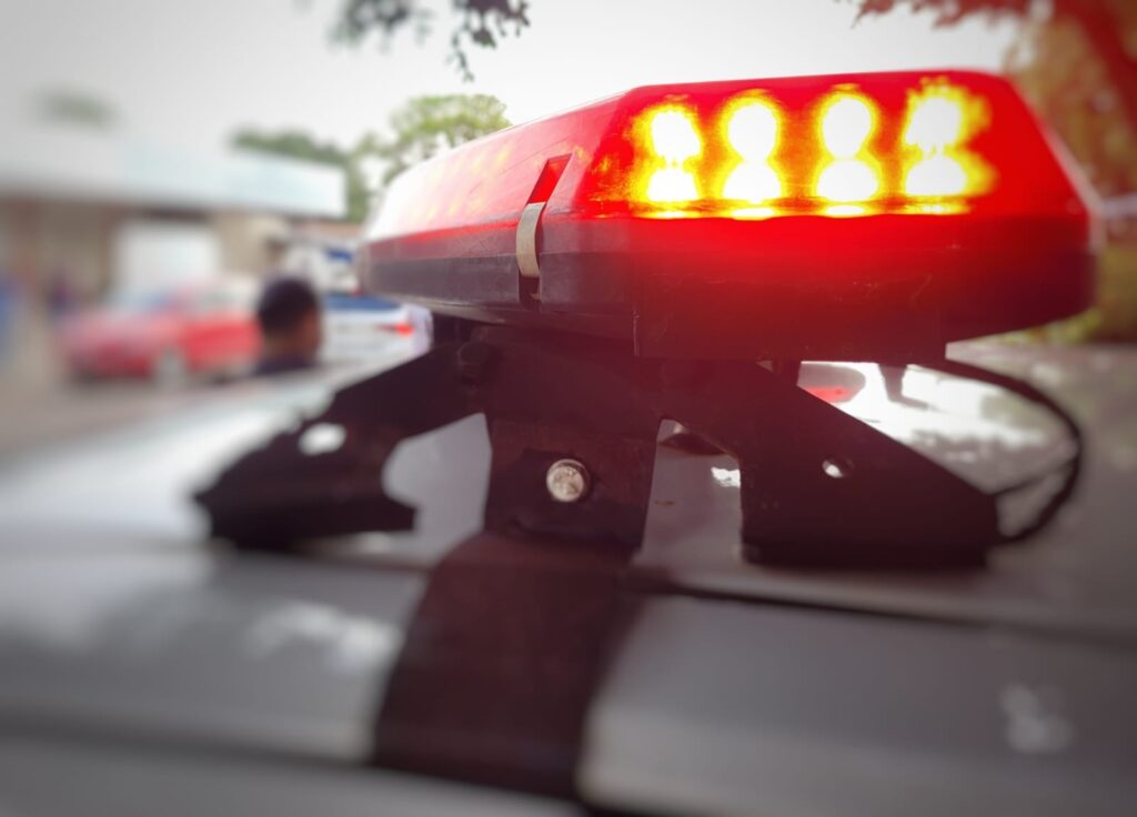 Jovem é morto a tiros em Cláudio, MG, após abordagem de suspeitos em carro