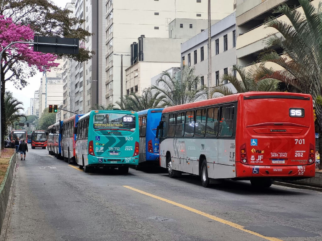 Juiz de Fora: 16 linhas de ônibus ajustam horários e impactam diversos bairros