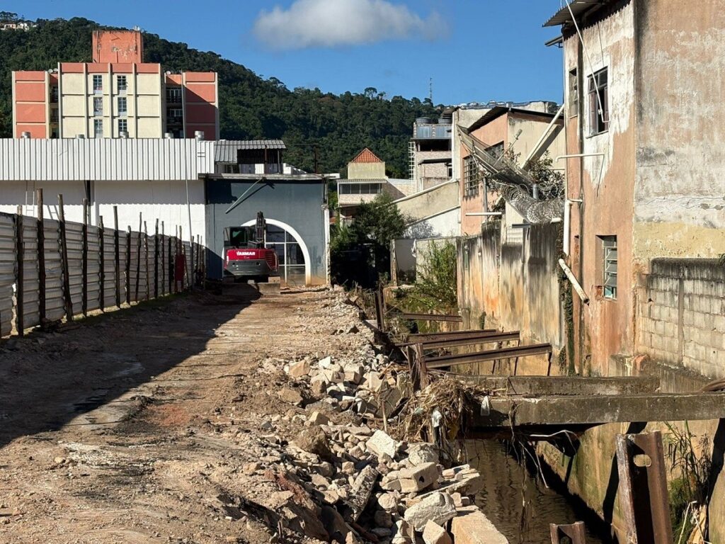 Juiz de Fora dá início a obras cruciais de macrodrenagem no Córrego São Pedro; veja mudanças no trânsito