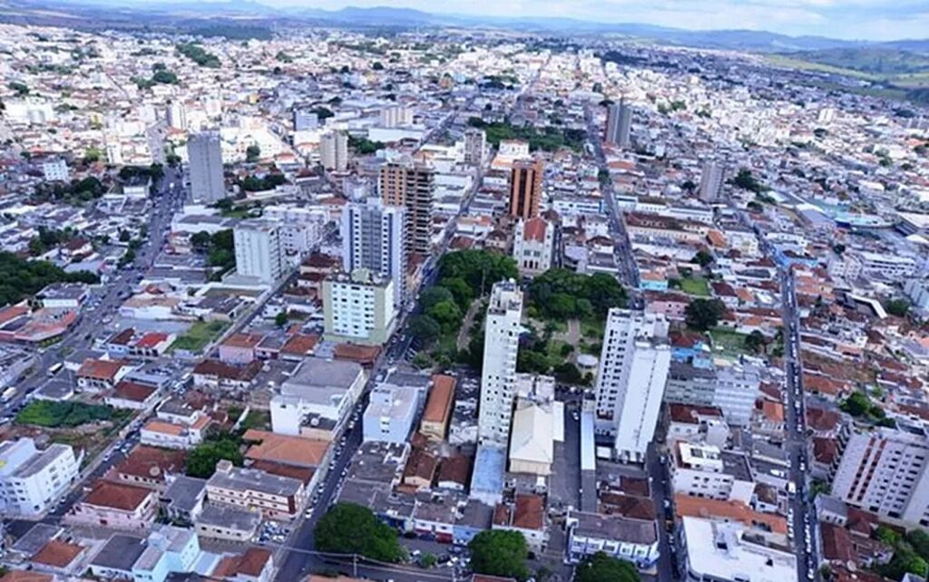 Justiça do Trabalho em Minas Gerais mantém indenização a trabalhador por falta de banheiros em obra de cervejaria