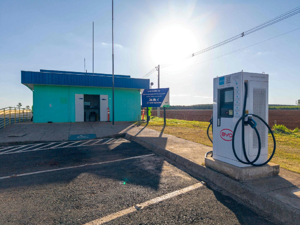 Minas Gerais inaugura corredores com 12 pontos de recarga para veículos elétricos